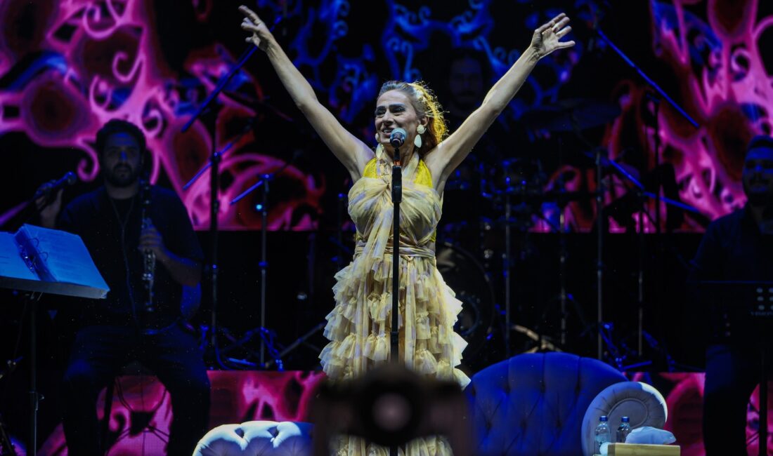 İEF’de Yıldız Tilbe rüzgarı esti 95. İzmir Enternasyonal Fuarı, birbirinden ünlü sanatçıların konserleri ve sevilen