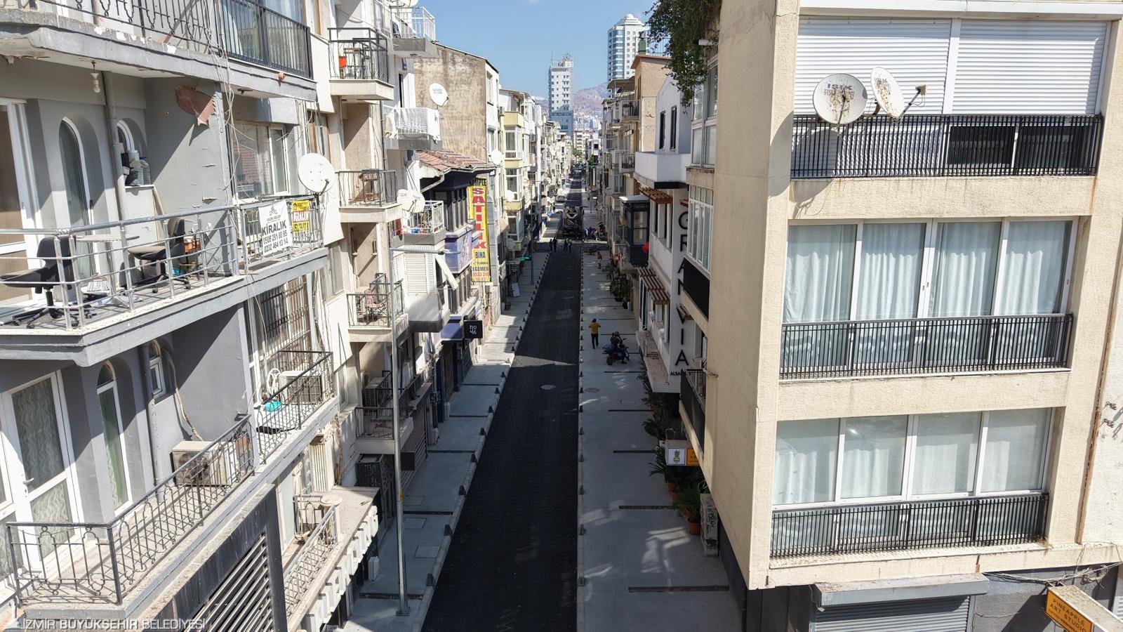 İzmir Büyükşehir Belediyesi, İkinci Kordon olarak bilinen Cumhuriyet Bulvarı’nda altyapı