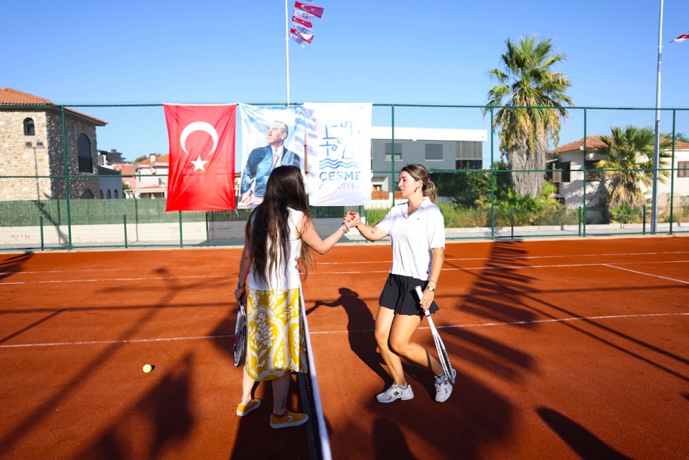 Çeşme Belediyesi tarafından hayata geçirilen, tenis, padel ve pickleball kortlarının