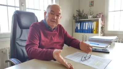İzmir Büyükşehir Belediyesi’nin iki dönem başkanlığını yapan Burhan Özfatura, 83