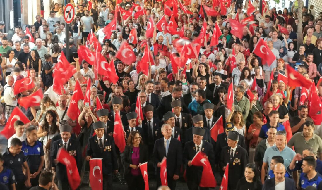 Karşıyaka’da 9 Eylül coşkusu sokakları kırmızı beyaza bürüdü İzmir’in düşman işgalinden kurtuluşunun 104. yıl dönümü, Karşıyaka’da muhteşem bir