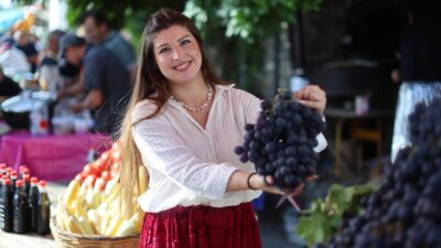 Karabağlar Belediyesi tarafından bu yıl 14’üncüsü düzenlenen Kavacık Üzüm Festivali,