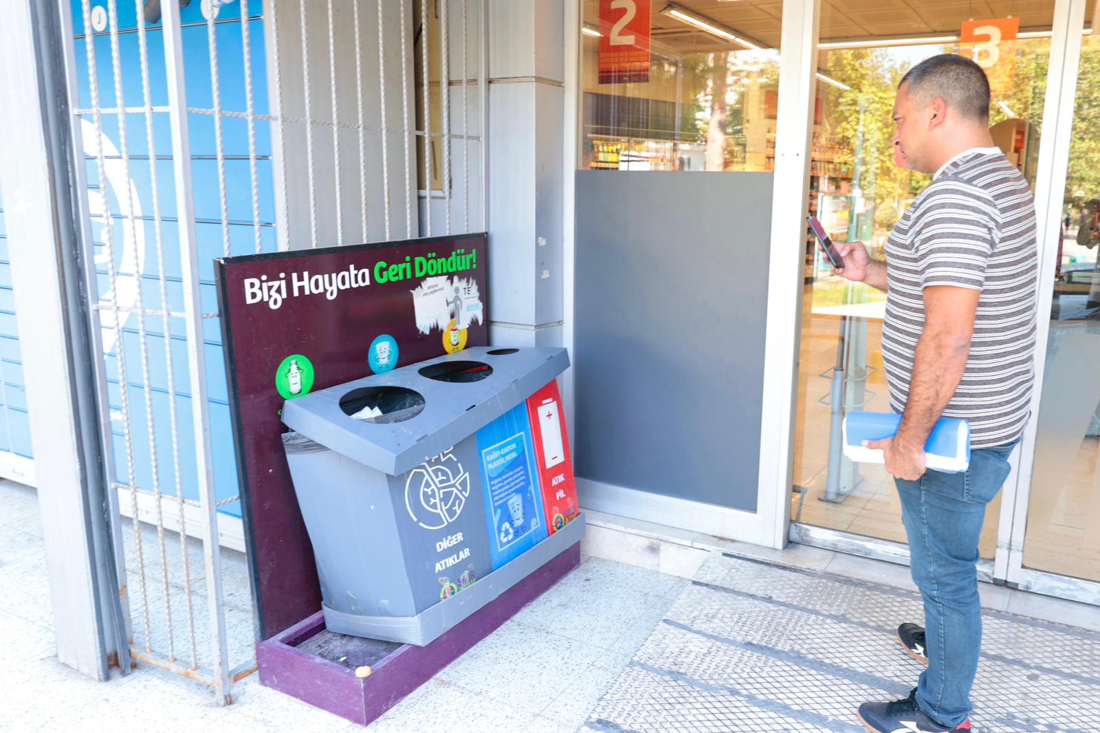 Konak Belediyesi, ambalaj atıklarının ayrı toplanması ve geçici depolanmasına yönelik