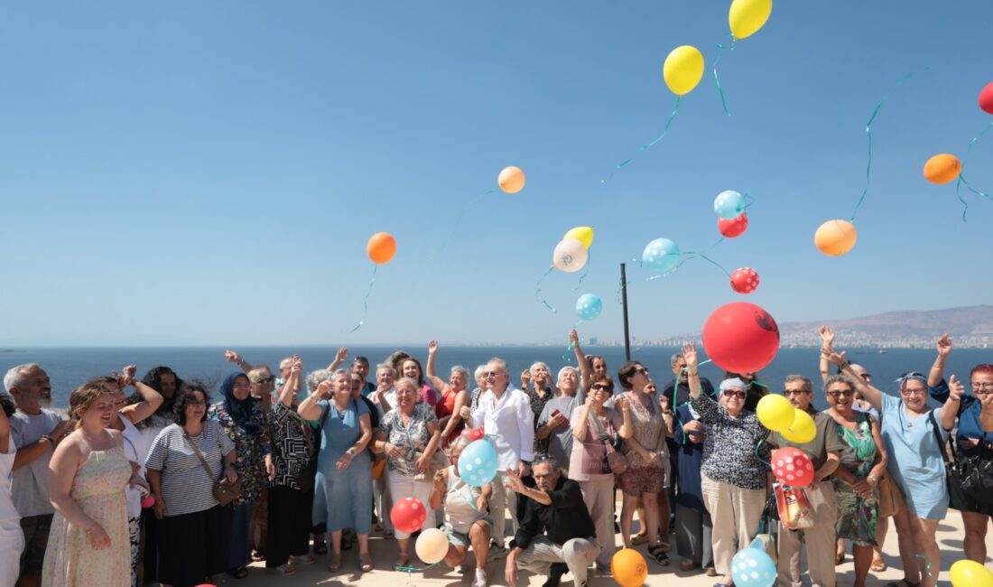 Konak’ta Dünya Barış Günü’nde gökyüzüne rengarenk balonlar salındı Konak Belediyesi’nin İleri Yaş Sağlıklı Yaşam Merkezi’ni ziyaret eden Başkan