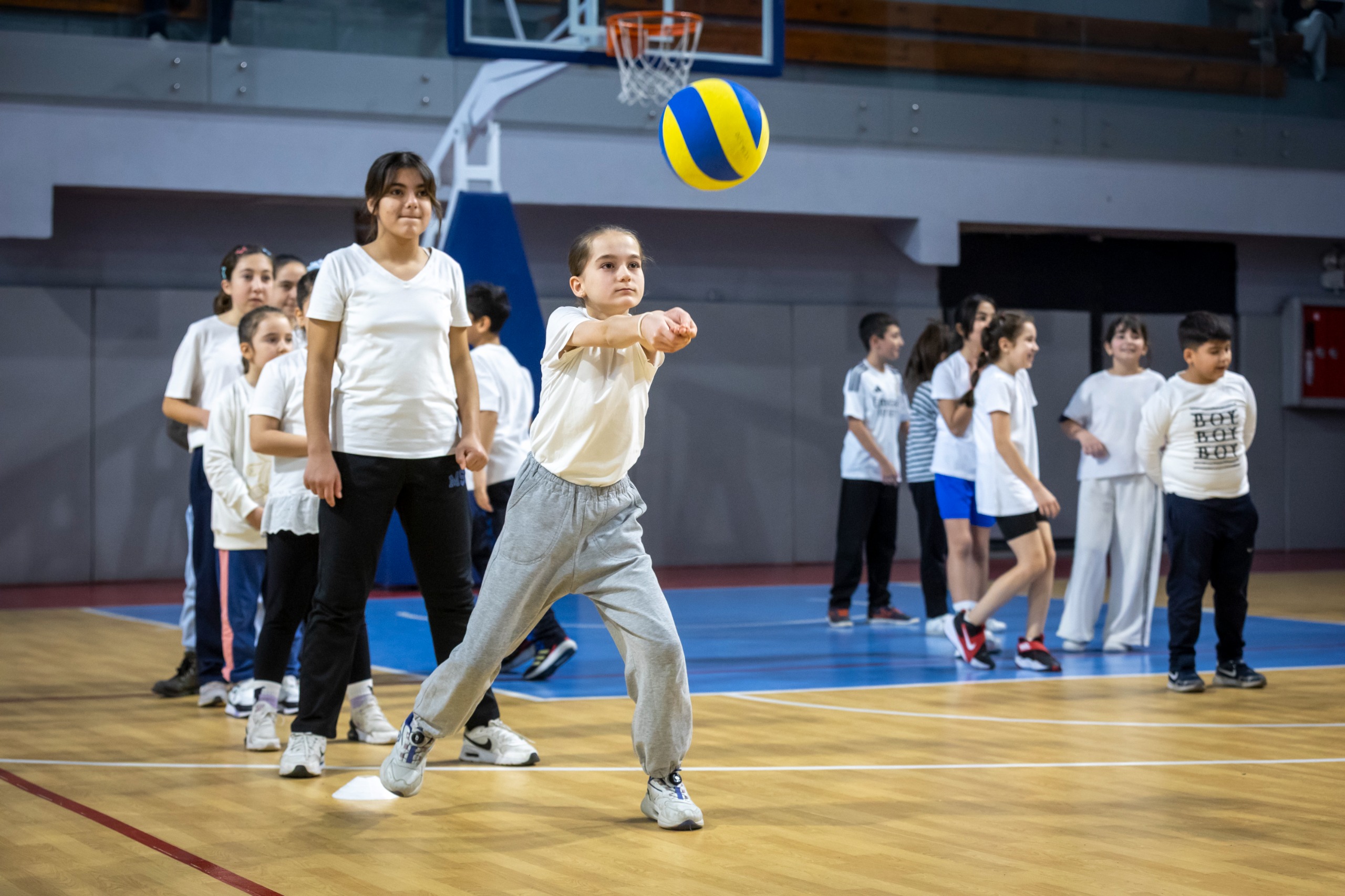 Konak Belediyesi’nin her yaştan vatandaşı sporla buluşturduğu Spor Okullarında kış