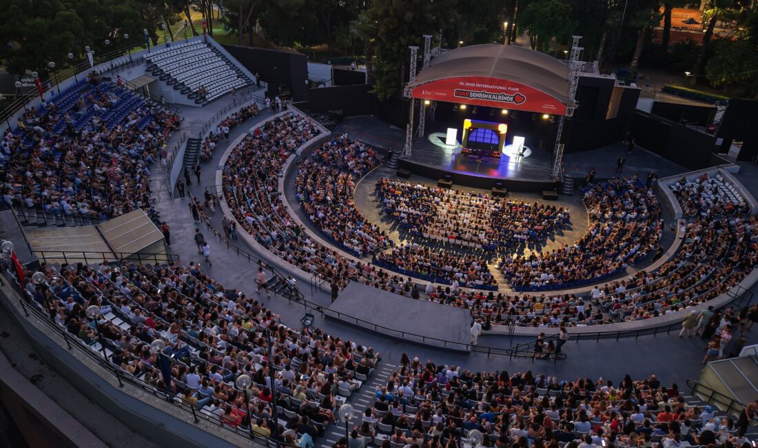 95. İzmir Enternasyonal Fuarı, ikinci gününde müzik ve tiyatro dolu