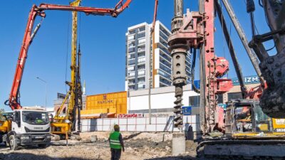 İzmir Büyükşehir Belediyesi’nin Mavişehir trafiğini rahatlatmak amacıyla hayata geçirdiği Şemikler