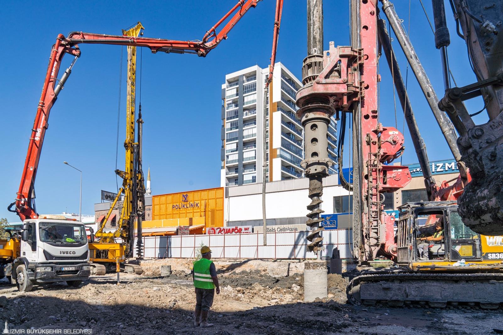 İzmir Büyükşehir Belediyesi’nin Mavişehir trafiğini rahatlatmak amacıyla hayata geçirdiği Şemikler