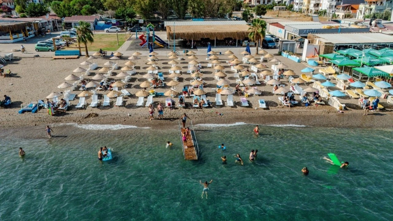 İzmir’de eylül ayıyla birlikte hava sıcaklıklarındaki düşüş sürerken, hafta sonu