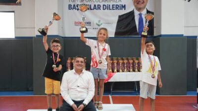 Torbalı’nın düşman işgalinden kurtuluşunun 104. yılı dolayısıyla düzenlenen satranç turnuvasında