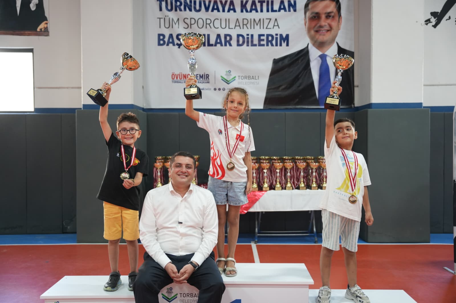 Torbalı’nın düşman işgalinden kurtuluşunun 104. yılı dolayısıyla düzenlenen satranç turnuvasında