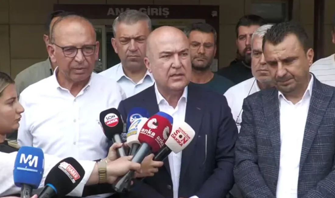 Turgutlu’daki okul saldırısının ardından Özgür Özel’den heyet: Murat Bakan hastanede ailelerle görüştü Manisa’nın Turgutlu ilçesinde lise önünde düzenlenen ve 11 öğrencinin yaralandığı