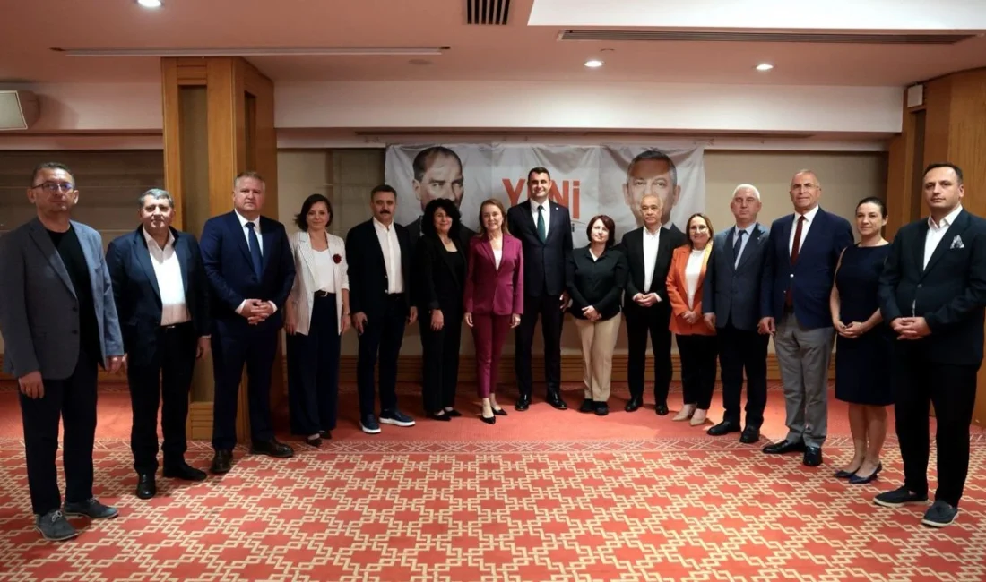YENİ Parti İzmir’de belediye başkanları zirvesi: Güç, yerel yönetimlerin ihtiyaçlarını masaya yatırdı YENİ Parti İzmir İl Başkanı Çağatay Güç, partisinin ilçe belediye