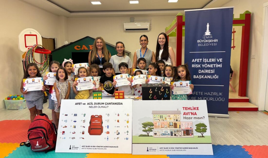 Afet farkındalığı çocuk yaşta başlıyor İzmir Büyükşehir Belediyesi, afetlere dirençli bir kent oluşturma hedefiyle çocuklara