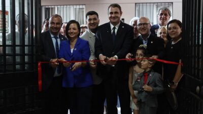 YENİ Parti Karabağlar İlçe Başkanlığı düzenlenen törenle açıldı. Açılışta konuşan