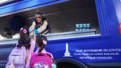 İzmir Büyükşehir Belediyesi’nin sosyal destek ihtiyacının yoğun olduğu mahallelerdeki ilkokullarda