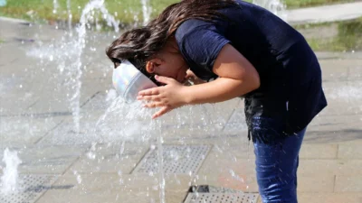 İzmir’de yeni haftada yağış beklenmiyor. Meteoroloji’nin tahminlerine göre sıcaklıklar merkezde