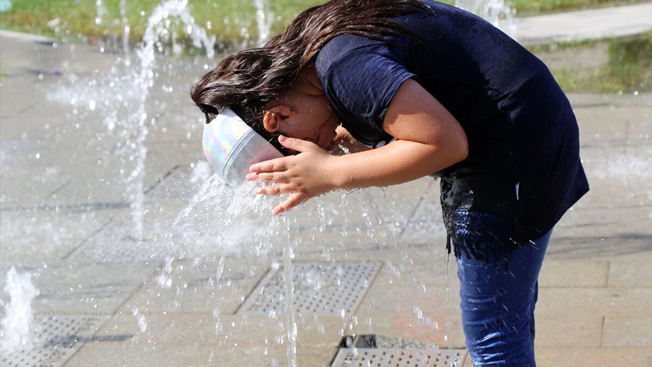 İzmir’de yeni haftada yağış beklenmiyor. Meteoroloji’nin tahminlerine göre sıcaklıklar merkezde