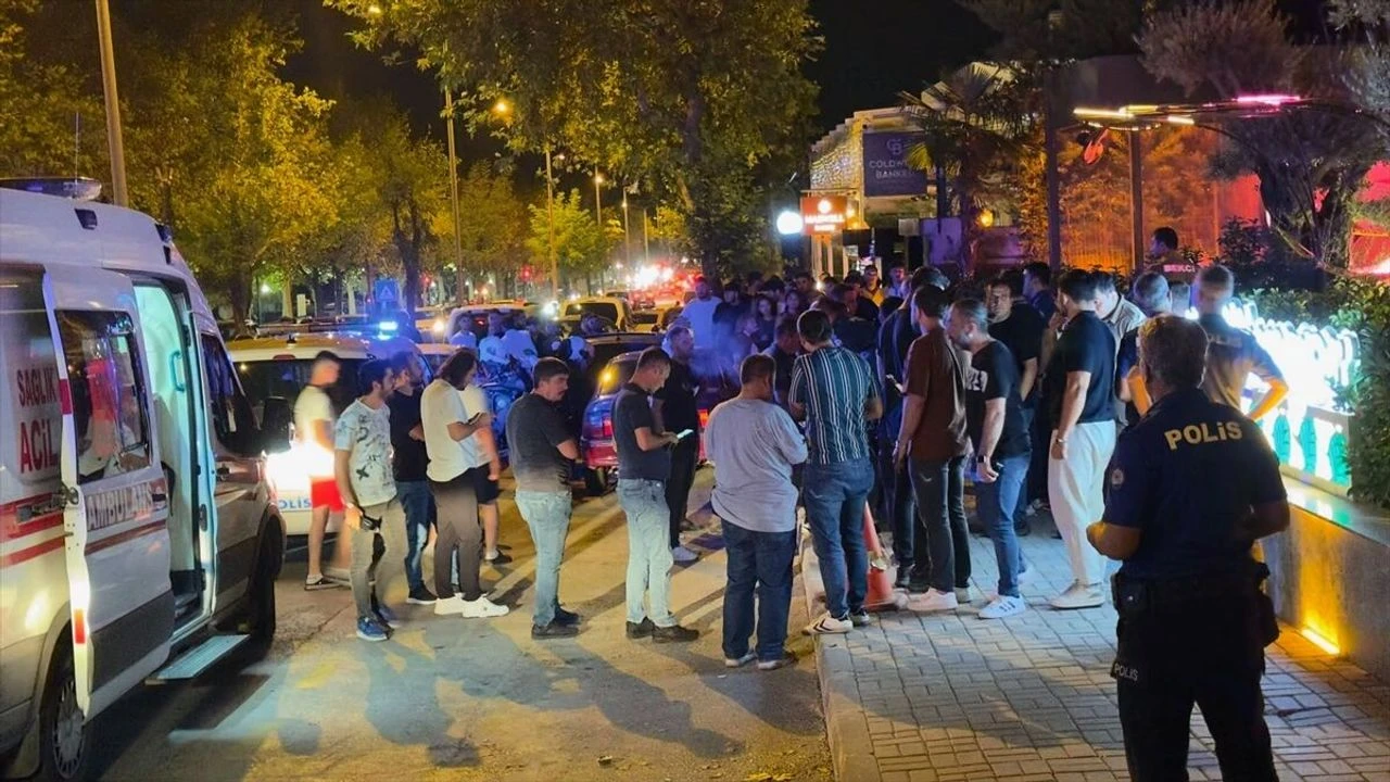 Denizli'nin Merkezefendi ilçesindeki restoranda çıkan silahlı kavgada 2 kişi hayatını