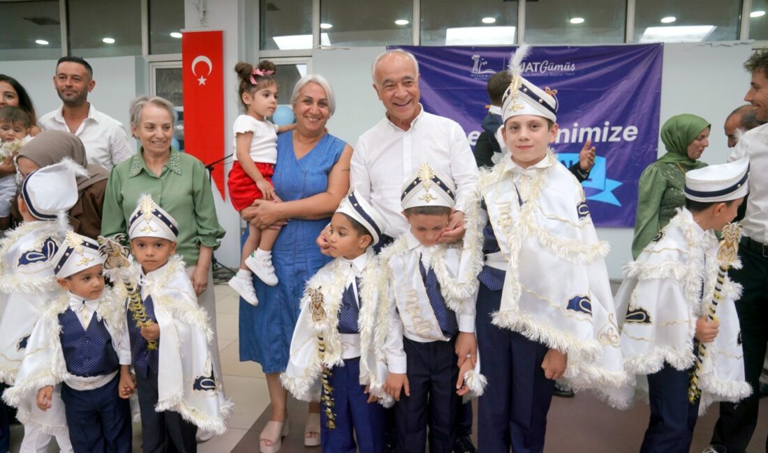 Seferihisar’da toplu sünnet coşkusu Seferihisar Belediyesi tarafından 11 yıldır düzenlenen Toplu Sünnet Töreni, bu
