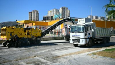 Kuşadası Belediyesi tarafından kent genelinde yürütülen üstyapı yatırımları aralıksız devam