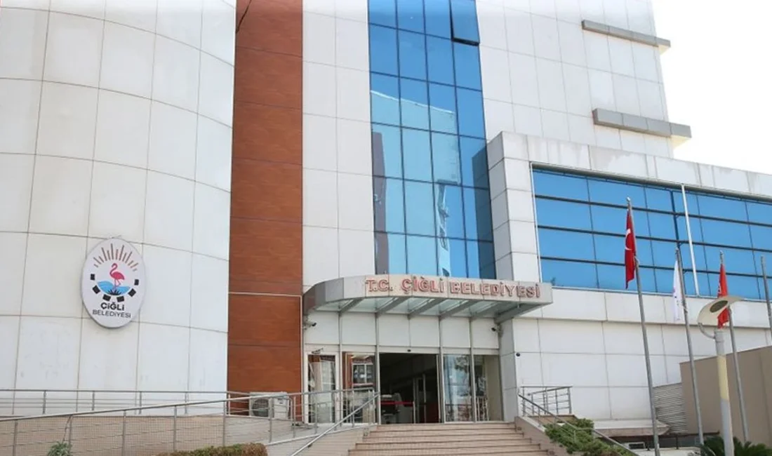 Çiğli Belediyesi araç filosunu güçlendiriyor: 57 araç ve iş makinesi için girişimler başlatıldı Çiğli Belediyesi, ilçenin ihtiyaçlarına daha hızlı yanıt vermek ve belediye