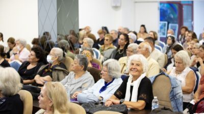 Narlıdere 3. Yaş Üniversitesi’nde ilk ders zili çaldı. Narlıdere Belediyesi’nin