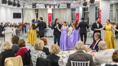 Atatürkçü Düşünce Derneği Bornova Şubesi’nin düzenlediği Cumhuriyet Bayramı resepsiyonunda, Cumhuriyet’in