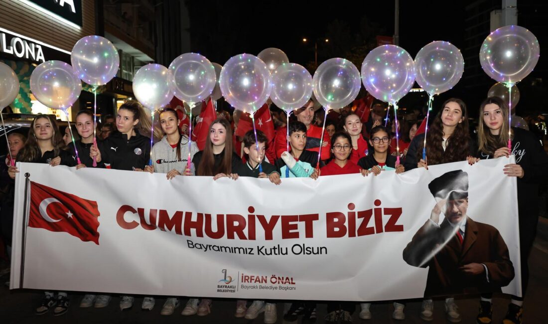 Cumhuriyet’in 103’üncü yıl dönümü Bayraklı’da kortej yürüyüşü ve konserle kutlandı.