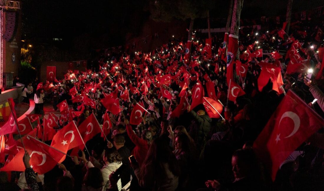 Balçova’da 29 Ekim kutlamaları Yüksek Sadakat konseriyle sona erdi! Cumhuriyet’in ilanının 103’üncü yıl dönümü Balçova’da gün boyu süren etkinliklerle