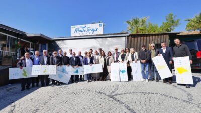 Çeşme Belediye Başkanı Lâl Denizli, Muhtarlar Günü dolayısıyla düzenlenen kahvaltı