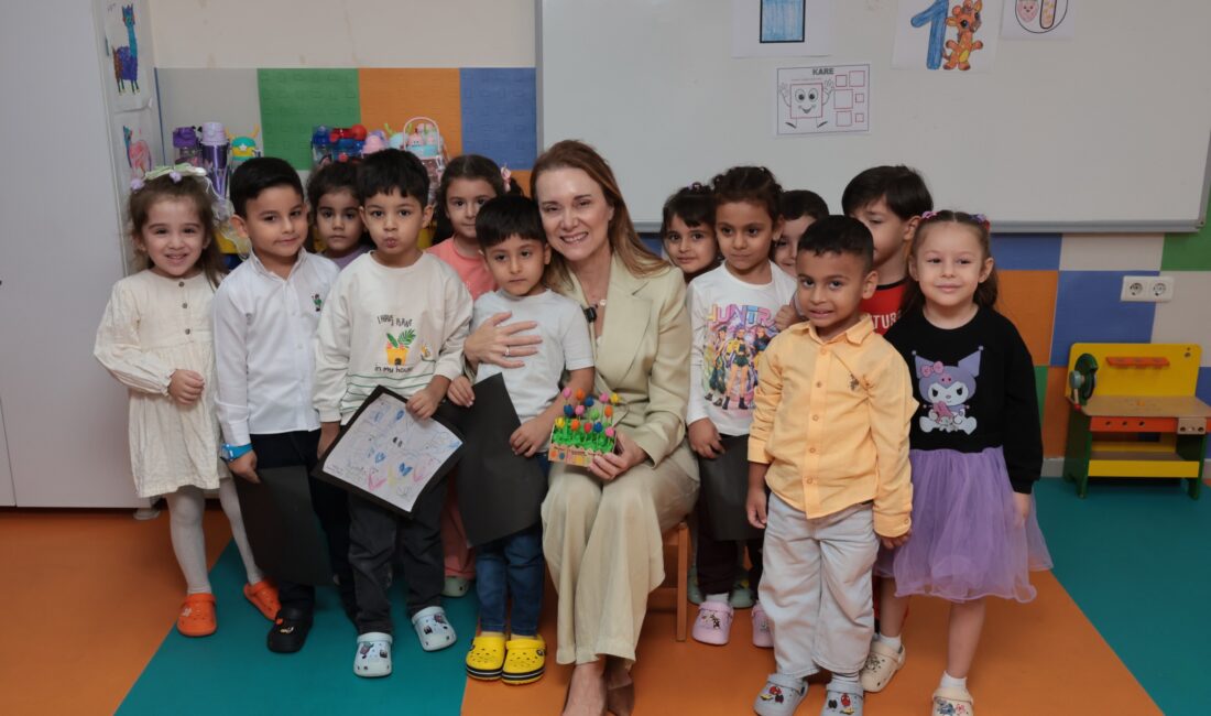 Başkan Mutlu, Oyun Evi miniklerinin yeni dönem heyecanına ortak oldu Ücretsiz hizmet veren Mutlu Çocuklar Oyun Evleri’ndeki miniklerle bir araya