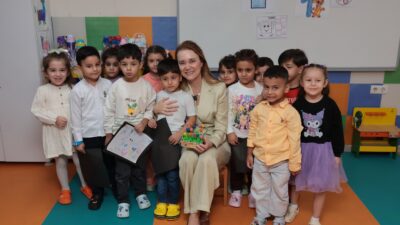Ücretsiz hizmet veren Mutlu Çocuklar Oyun Evleri’ndeki miniklerle bir araya