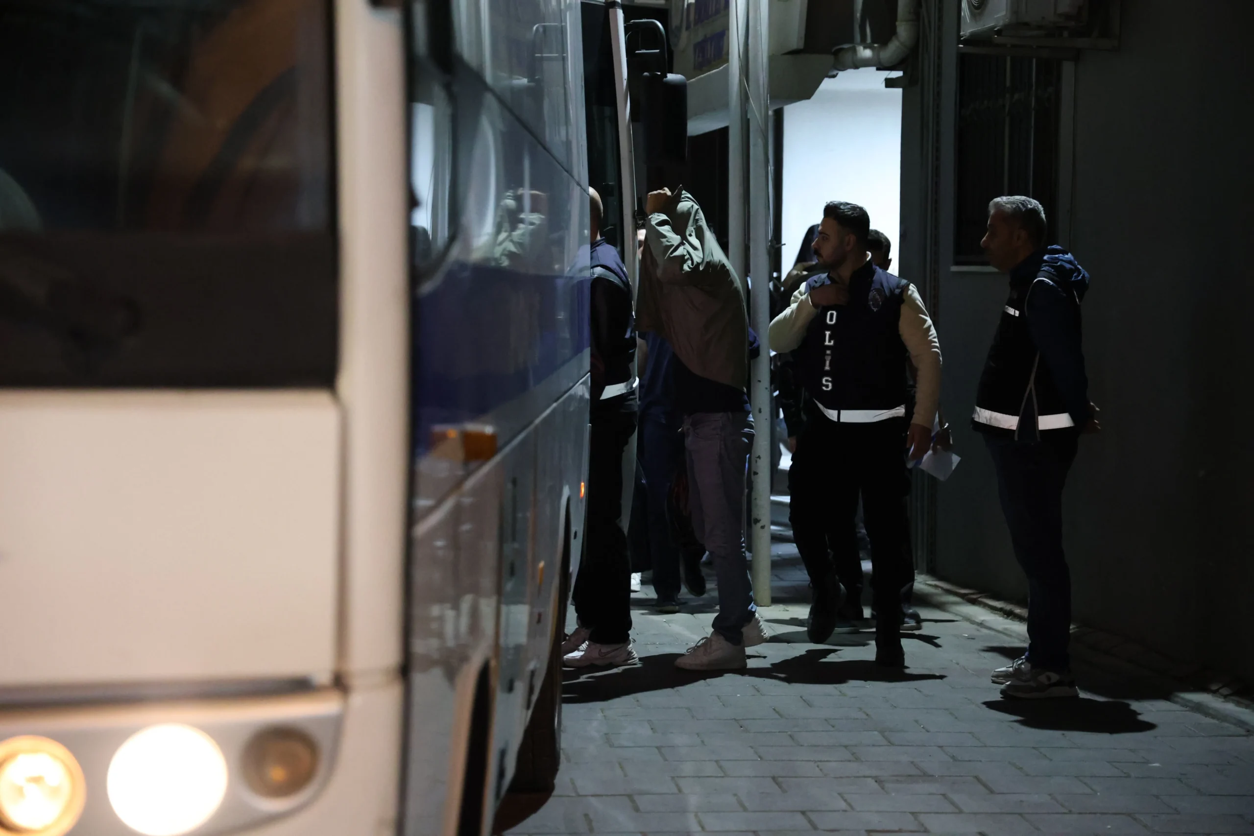 İzmir’de Bayraklı Belediyesi ve iştiraki BAYBEL AŞ’ye yönelik soruşturmada, önceki