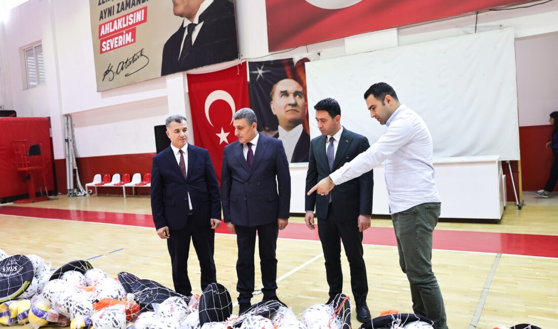 Bayraklı’da 51 okula 1,5 milyon TL’lik spor desteği! İşte dağıtılacak malzemeler Bayraklı Belediyesi, ilçedeki 51 okulun sportif faaliyetlerini desteklemek için toplam