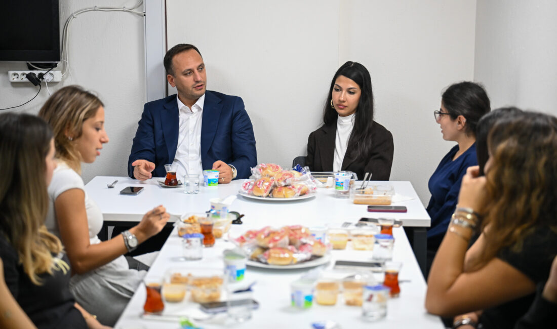 Bornova Belediye Başkanı Ömer Eşki, Yüzüncü Yıl Kız Öğrenci Yurdu’nda