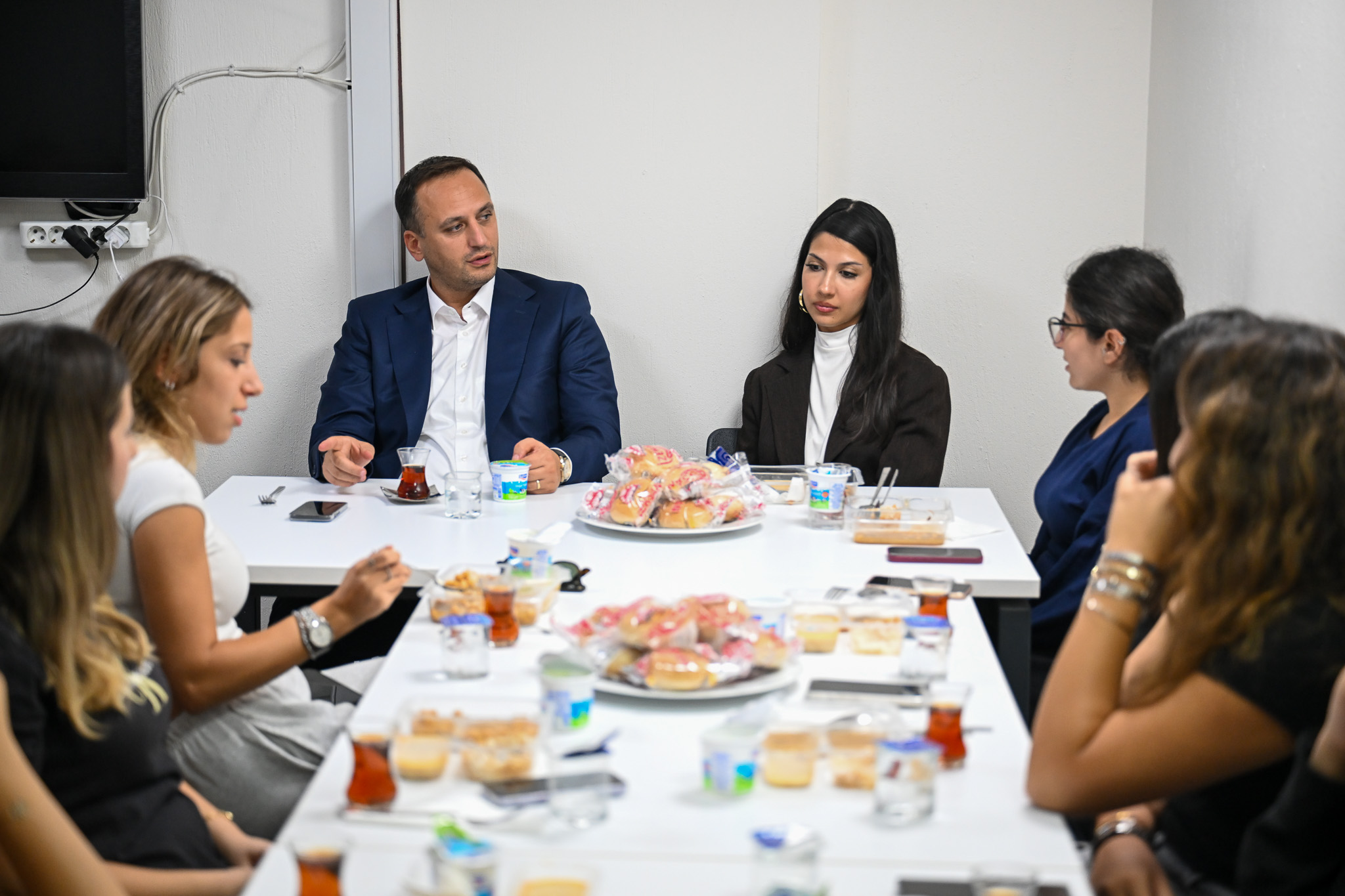 Bornova Belediye Başkanı Ömer Eşki, Yüzüncü Yıl Kız Öğrenci Yurdu’nda