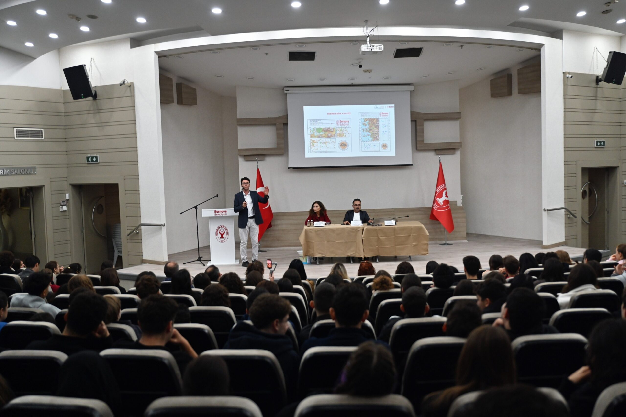 Bornova Belediyesi, lise öğrencilerine afet bilinci ve çevre farkındalığı eğitimi
