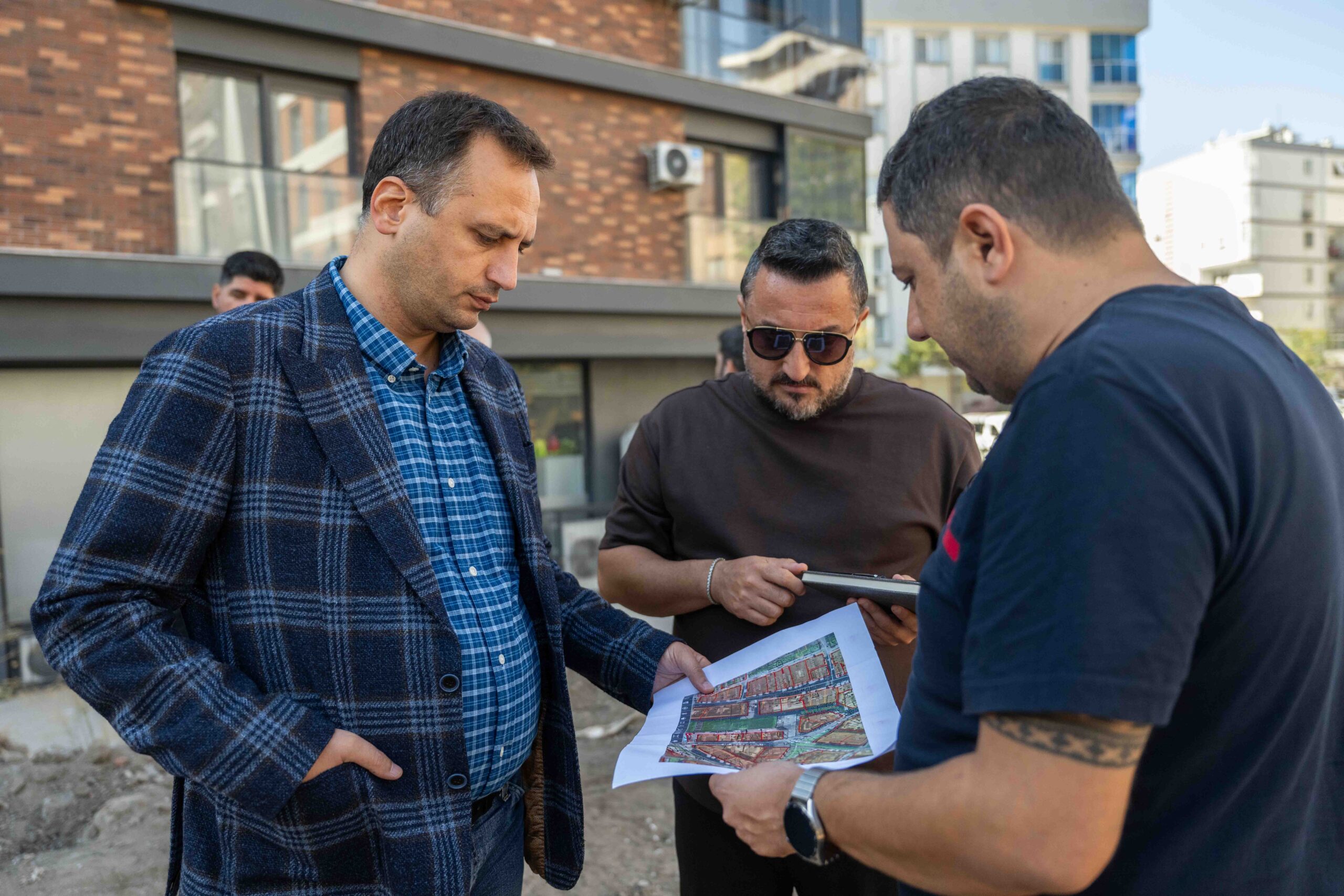 Bornova Belediyesi, Erzene Mahallesi’nde uzun süredir gündeme gelen otopark ve