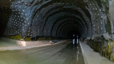 İzmir’de Buca Onat Tüneli çalışmalarını hızlandırmak için riskli yapıların kaldırılmasına