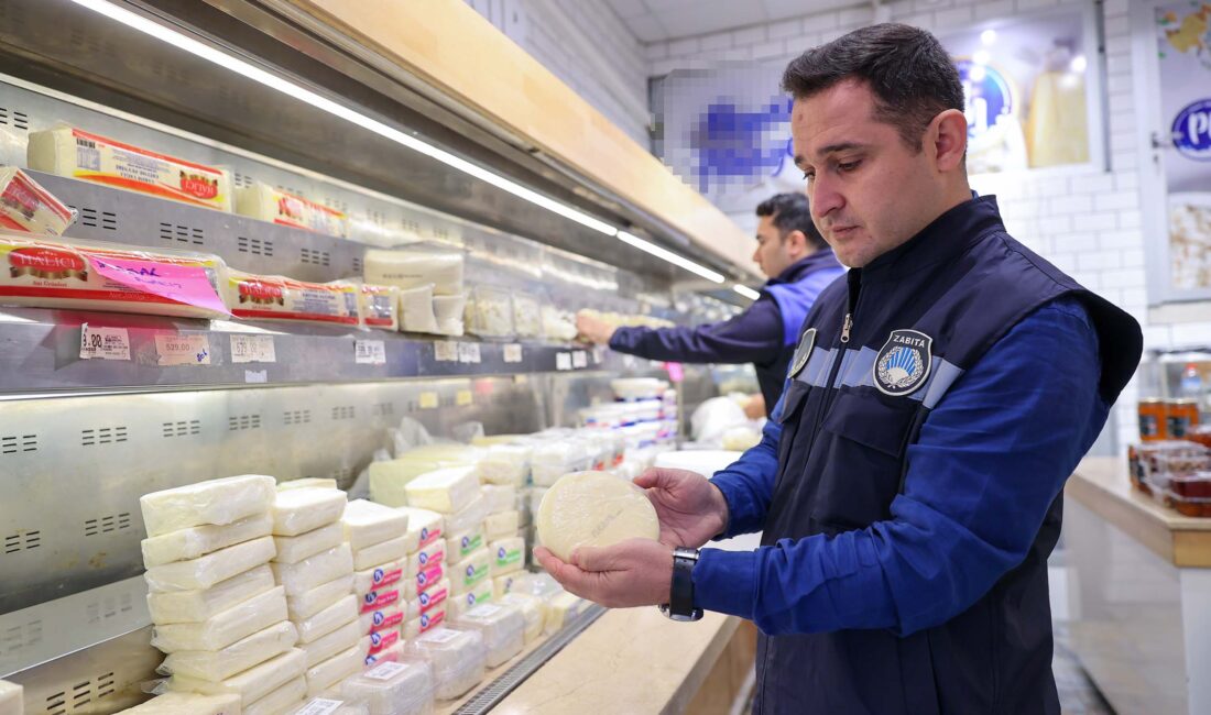 Buca’nın Şirinyer semtindeki bir şarküteride son kullanma tarihi geçmiş gıda