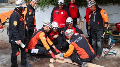 30 Ekim İzmir Depreminin yıl dönümünde Buca’da gerçekleştirilen geniş çaplı