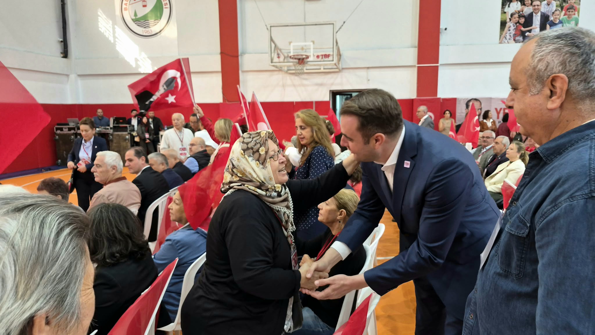 YENİ Parti’nin İzmir’deki ilçe kongreleri Balçova ile başladı. Kongrede konuşan