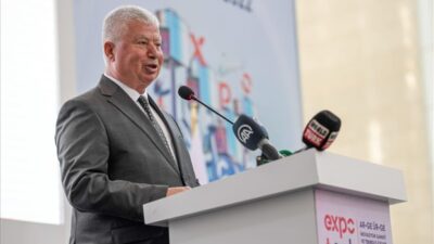 AKP’ye katılan İzmir Büyükşehir Belediye Başkanı Cemil Tugay, rozet töreninin
