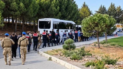 İzmir’in Çeşme Belediyesi’ne yönelik soruşturmada adliyeye sevk edilen 12 kişiden