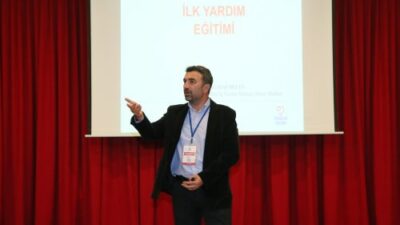Çiğli Belediyesi’nin düzenlediği ilk yardım seminerinde, bebeklerde, çocuklarda ve yetişkinlerde