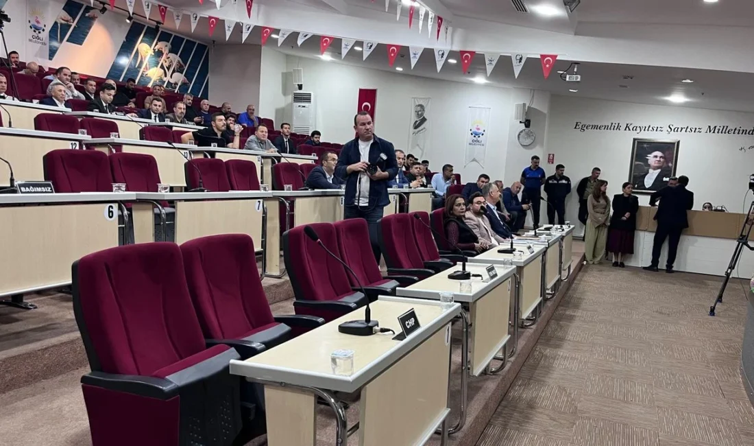 Çiğli’de meclis krizi sürüyor! CHP ve YENİ Parti üyeleri oturuma katılmadı Çiğli Belediye Başkanı Onur Emrah Yıldız’ın AKP’ye geçmesinin ardından belediye