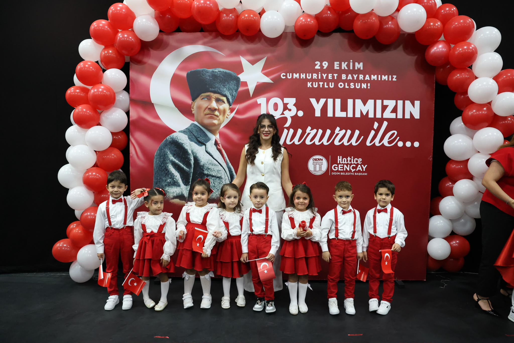 Didim Belediyesi Deniz Yıldızları Kreş ve Gündüz Bakımevi’nin minikleri, Cumhuriyet’in