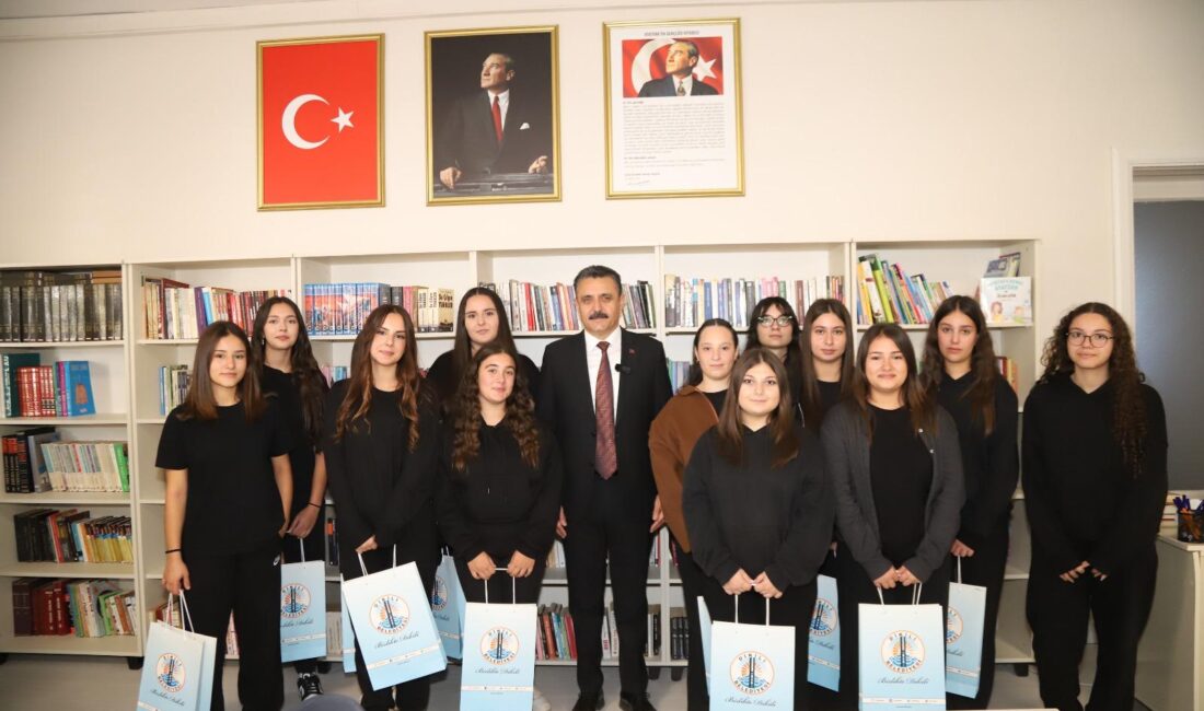 Dikili Belediyesi, eğitim ve kültür yatırımlarını hizmete aldı. Dikili Öğrenci
