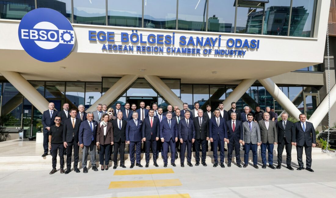 İzmir Büyükşehir Belediye Başkanı Dr. Cemil Tugay, EBSO’nun yeni yönetimini